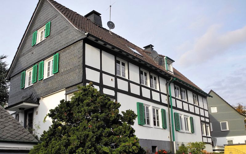Zwangsversteigerung Doppelhaushälfte und Garage in 86156 Augsburg